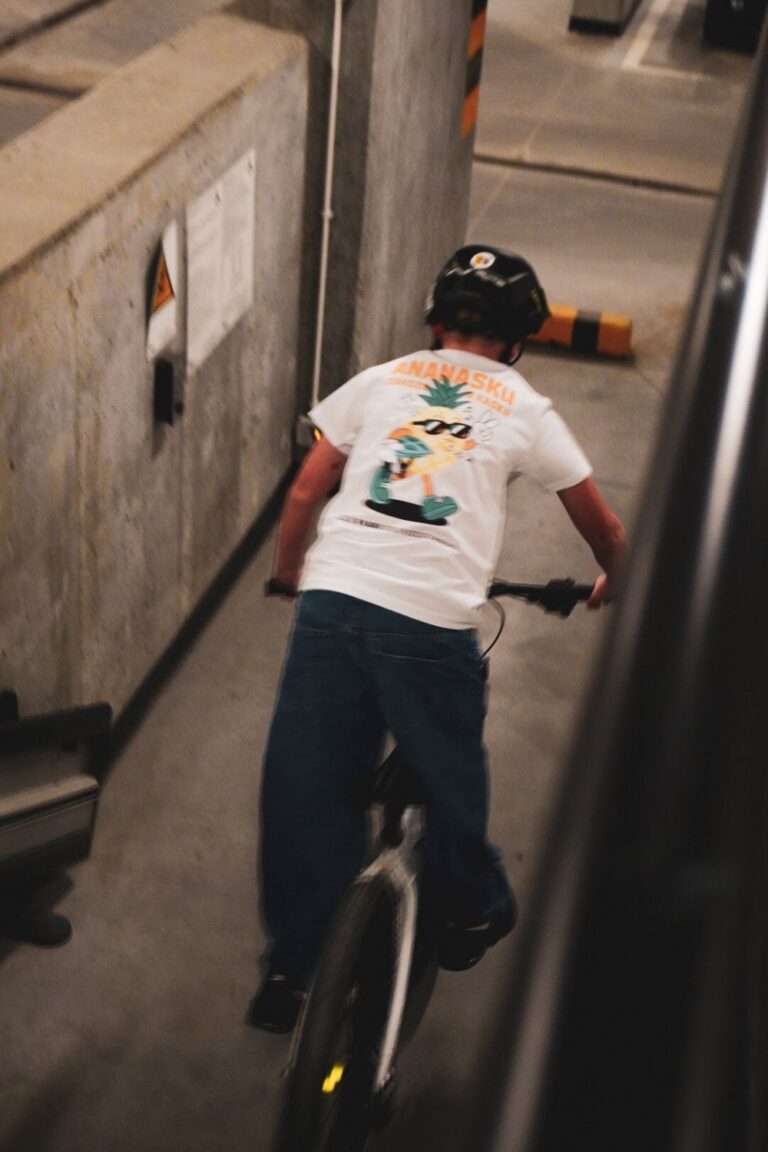 T-SHIRT DZIECIĘCY Z ANANASKIEM